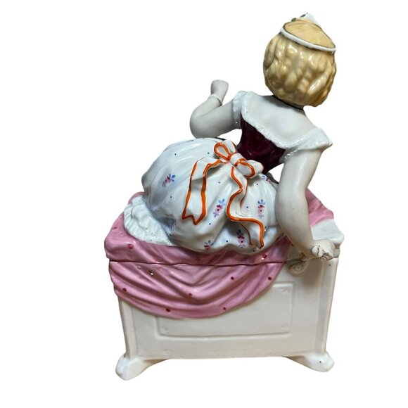 Antique German Large Porcelain Figure Trinket Box - Picture 7 of 9